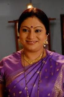 descărcare (3) - Mama lui Satish - Shalini Arora