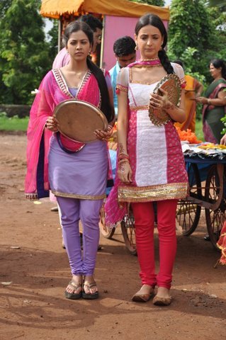 12 (50) - Iss Pyaar Ko Kya Naam Doon - Picture Gallery