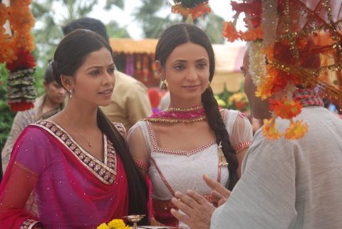 12 (65) - Iss Pyaar Ko Kya Naam Doon - Picture Gallery