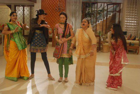 12 (170) - Iss Pyaar Ko Kya Naam Doon - Picture Gallery