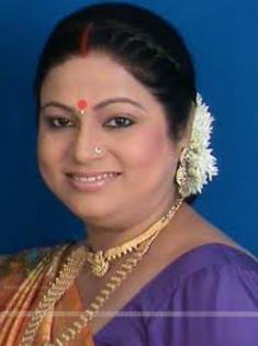 descărcare (6) - Mama lui Satish - Shalini Arora