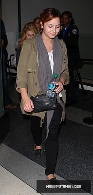 Demi (17) - Demitzu - 09 03 2012 - Arrives into LAX Airport