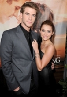 мιℓєу ¢уяυѕ - x_X  Miley Cyrus Premiere The Last Song x_X