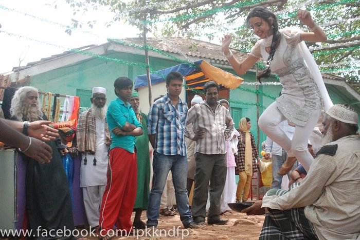 13 (56) - Iss Pyaar Ko Kya Naam Doon - Picture Gallery I