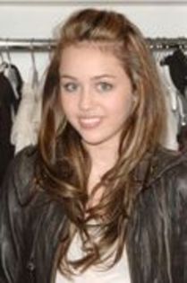 мιℓєу ¢уяυѕ  (3) - x_X Miley Cyrus Shopping at Switch Store 2007 x_X
