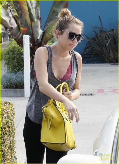 miley-cyrus-lacy-pilates-04