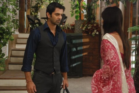 14 (75) - Iss Pyaar Ko Kya Naam Doon - Picture Gallery I