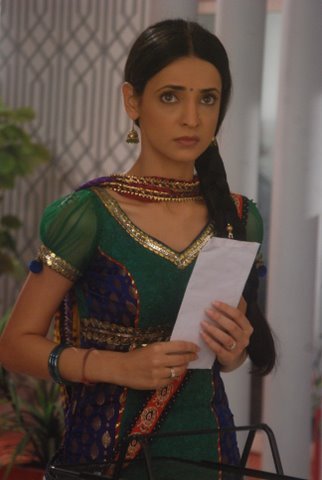 14 (81) - Iss Pyaar Ko Kya Naam Doon - Picture Gallery I