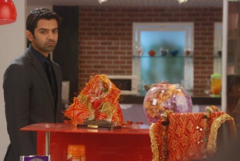 14 (83) - Iss Pyaar Ko Kya Naam Doon - Picture Gallery I