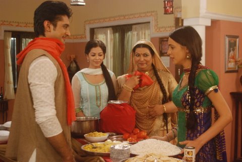 14 (92) - Iss Pyaar Ko Kya Naam Doon - Picture Gallery I