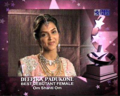 390109_175792762514606_137152729711943_340394_595844_n - Deepika Padukone Capturi