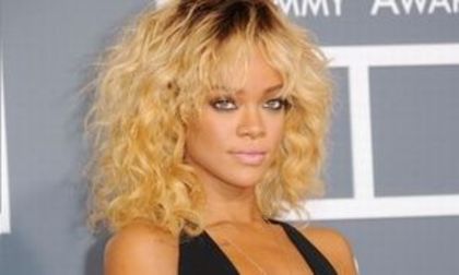 Rihanna-isi-dezvaluie-nurii-pe-Twitter--foto- - Rihanna