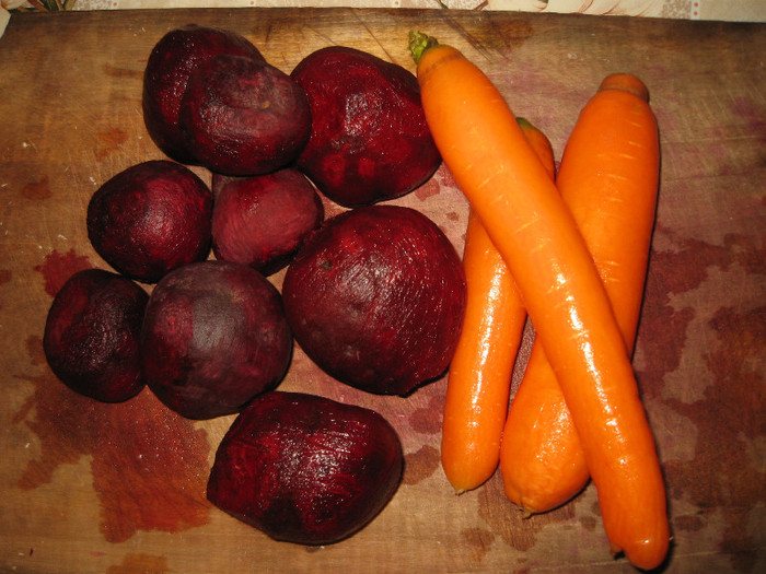 Salata de sfecla rosie,morcov - Diverse borcaneli