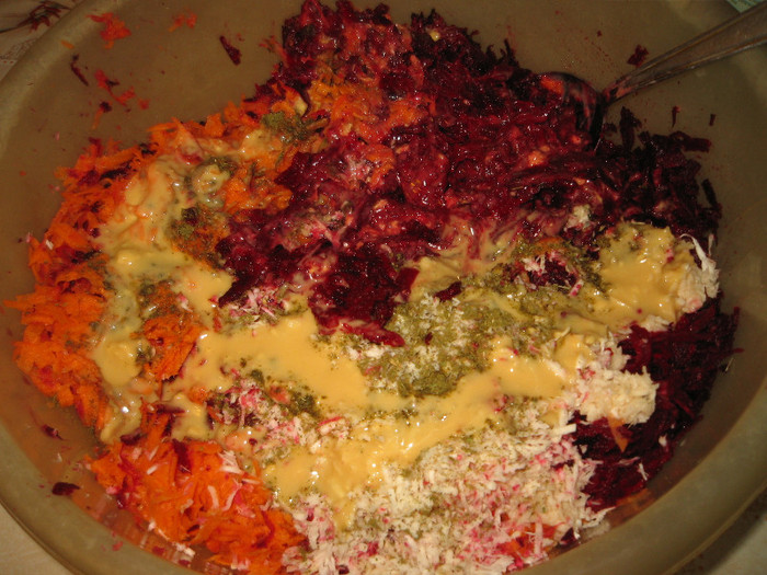 Salata de sfecla rosie,morcov - Diverse borcaneli