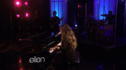Demi Lovato Performs Skyscraper on the Ellen Show (14) - Demilush - Demi Lovato Performs Skyscraper on the Ellen Show Part oo1