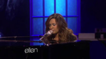 Demi Lovato Performs Skyscraper on the Ellen Show (25)