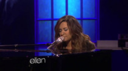 Demi Lovato Performs Skyscraper on the Ellen Show (27)