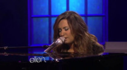 Demi Lovato Performs Skyscraper on the Ellen Show (34)