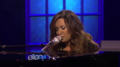 Demi Lovato Performs Skyscraper on the Ellen Show (35)