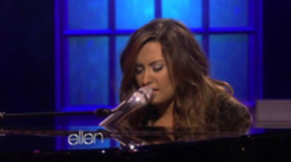 Demi Lovato Performs Skyscraper on the Ellen Show (38)