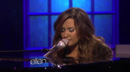 Demi Lovato Performs Skyscraper on the Ellen Show (39)