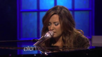 Demi Lovato Performs Skyscraper on the Ellen Show (40)