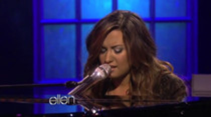 Demi Lovato Performs Skyscraper on the Ellen Show (41)