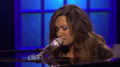Demi Lovato Performs Skyscraper on the Ellen Show (45)