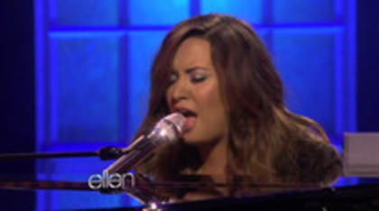 Demi Lovato Performs Skyscraper on the Ellen Show (139)