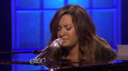 Demi Lovato Performs Skyscraper on the Ellen Show (140)