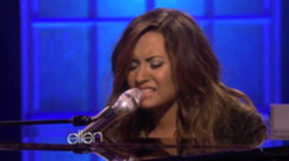 Demi Lovato Performs Skyscraper on the Ellen Show (144)