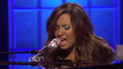 Demi Lovato Performs Skyscraper on the Ellen Show (145)