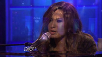 Demi Lovato Performs Skyscraper on the Ellen Show (151)