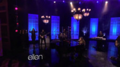 Demi Lovato Performs Skyscraper on the Ellen Show (164)