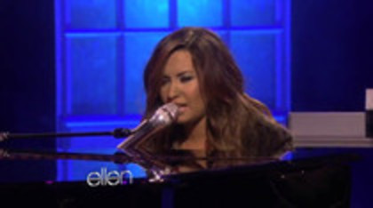 Demi Lovato Performs Skyscraper on the Ellen Show (174)