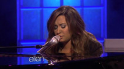 Demi Lovato Performs Skyscraper on the Ellen Show (182)