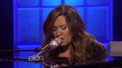 Demi Lovato Performs Skyscraper on the Ellen Show (190)