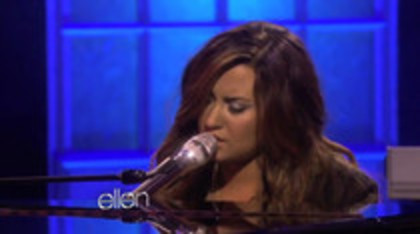 Demi Lovato Performs Skyscraper on the Ellen Show (193)