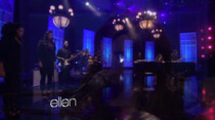 Demi Lovato Performs Skyscraper on the Ellen Show (200)