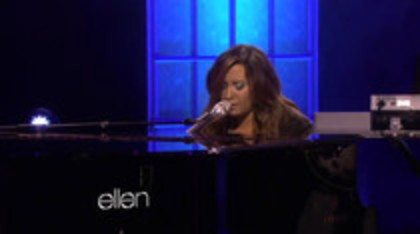 Demi Lovato Performs Skyscraper on the Ellen Show (208)