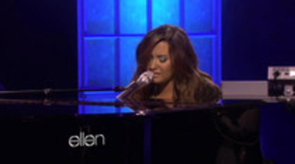 Demi Lovato Performs Skyscraper on the Ellen Show (212)
