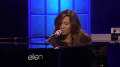 Demi Lovato Performs Skyscraper on the Ellen Show (214)