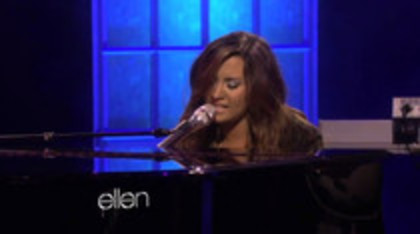 Demi Lovato Performs Skyscraper on the Ellen Show (215)