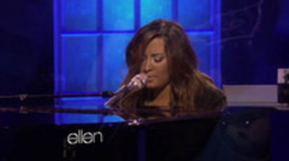 Demi Lovato Performs Skyscraper on the Ellen Show (217)