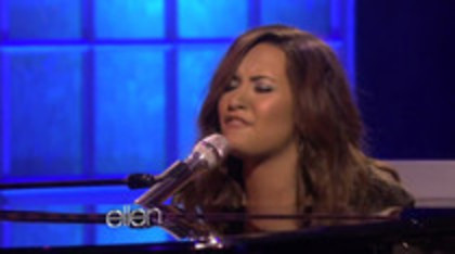 Demi Lovato Performs Skyscraper on the Ellen Show (221)