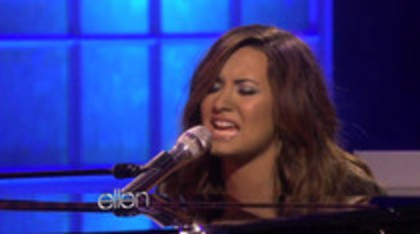 Demi Lovato Performs Skyscraper on the Ellen Show (223)