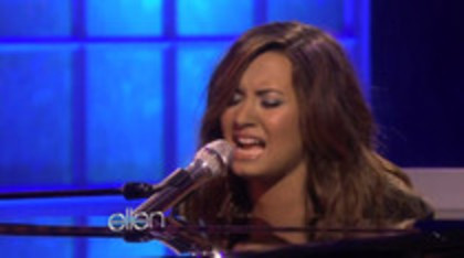 Demi Lovato Performs Skyscraper on the Ellen Show (224)