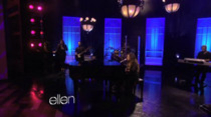 Demi Lovato Performs Skyscraper on the Ellen Show (229)