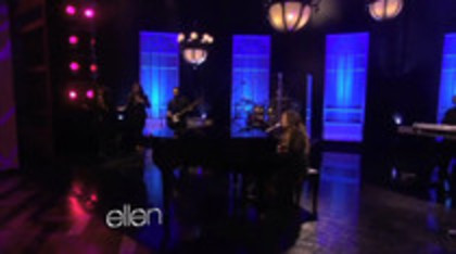 Demi Lovato Performs Skyscraper on the Ellen Show (230)