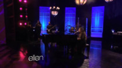 Demi Lovato Performs Skyscraper on the Ellen Show (231)